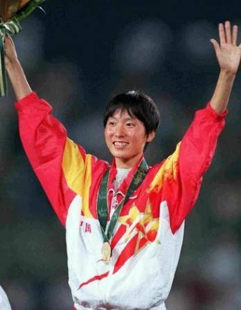 世界杯客户端更新说明-退役后移居美国，3个孩子3个爹，53岁奥运冠军王军霞现在还好吗？|中长跑|婚姻|运动员|人生|传奇_新浪体育_新浪新闻